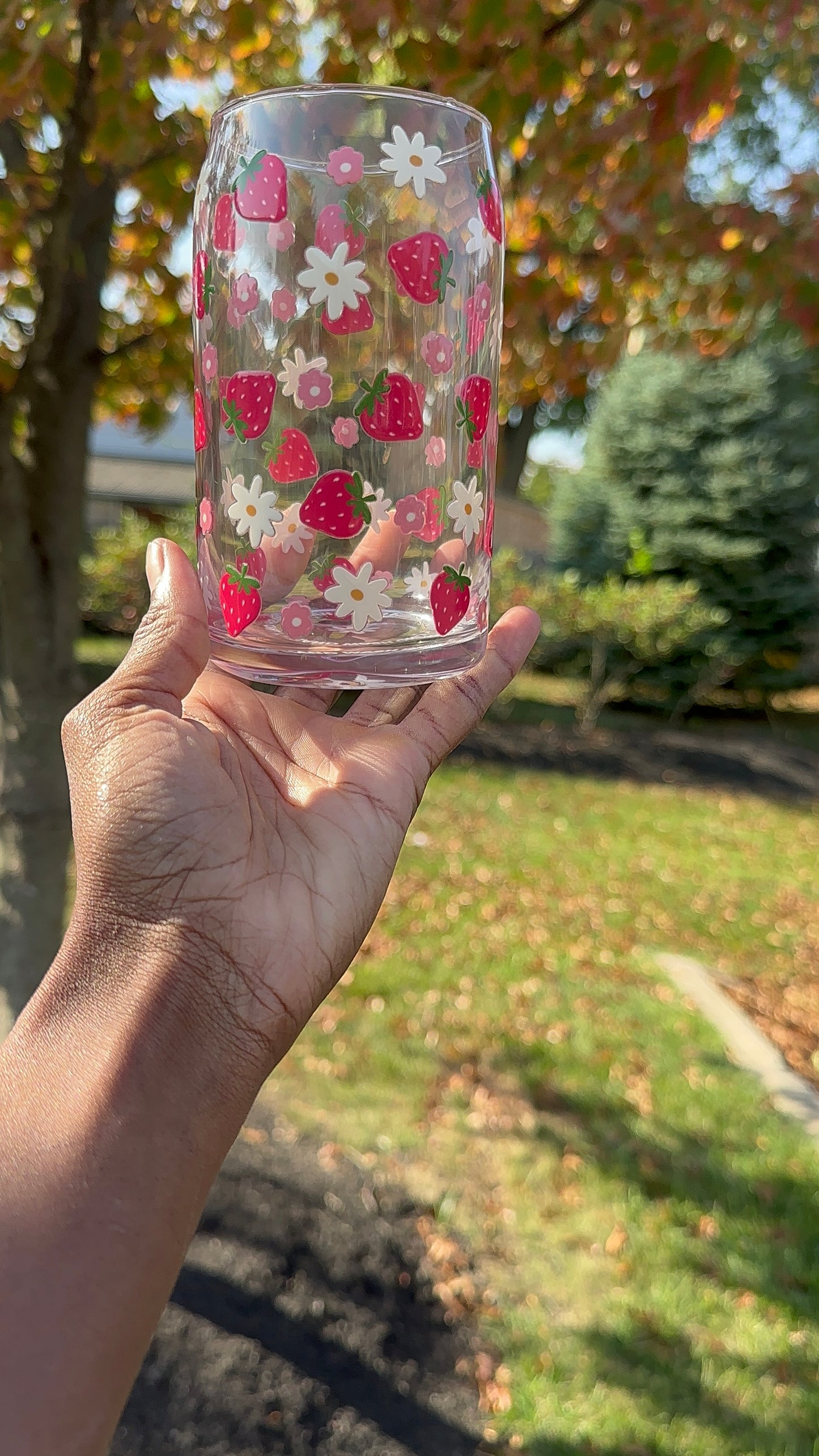 Floral Strawberry 16 oz Glass cup